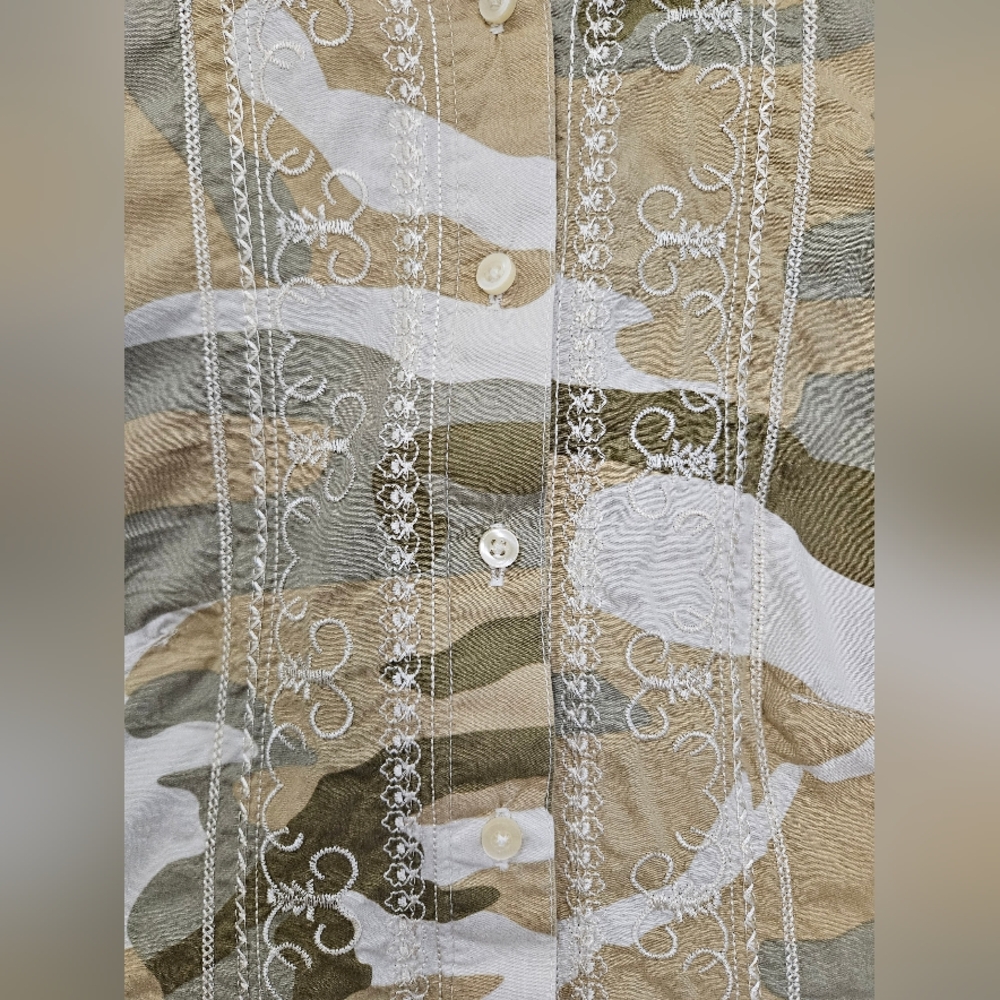 Camouflage Embroidered Long Sleeve Button Down Shirt Women's XS - Picture 3 of 10